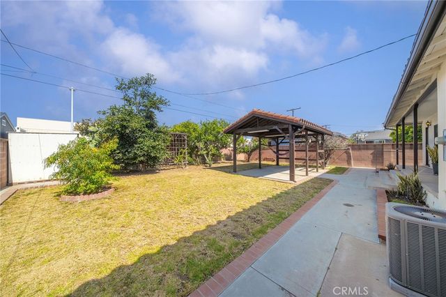 1610 N Linwood, Santa Ana, CA 92701