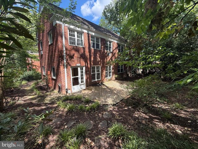 3500 MARTHA CUSTIS DR, Alexandria, VA 22302