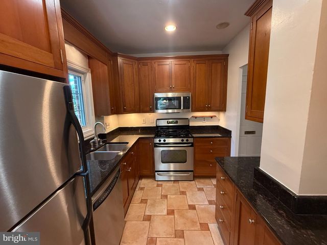 3500 MARTHA CUSTIS DR, Alexandria, VA 22302