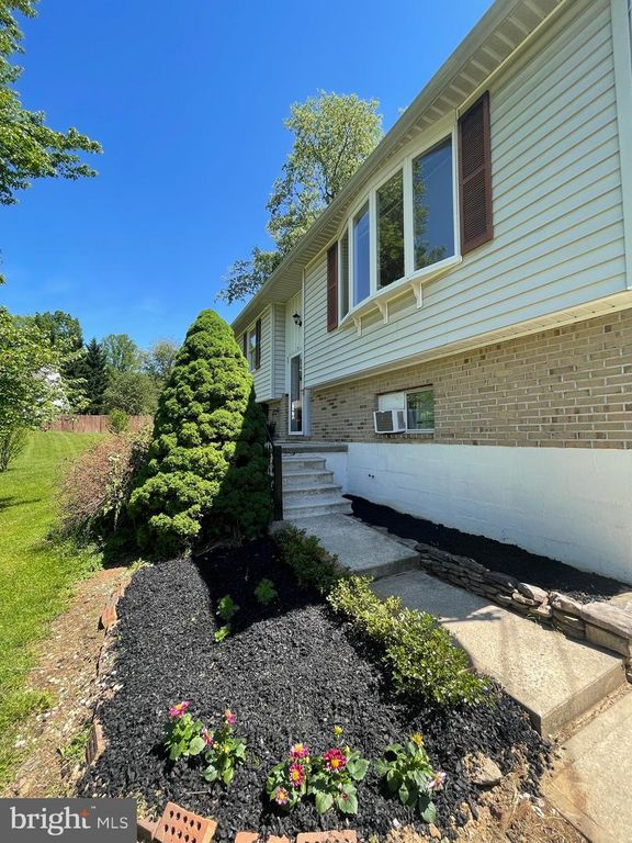 Image 42 of property listing at 99 EXETER CT, Shepherdstown, WV 25443