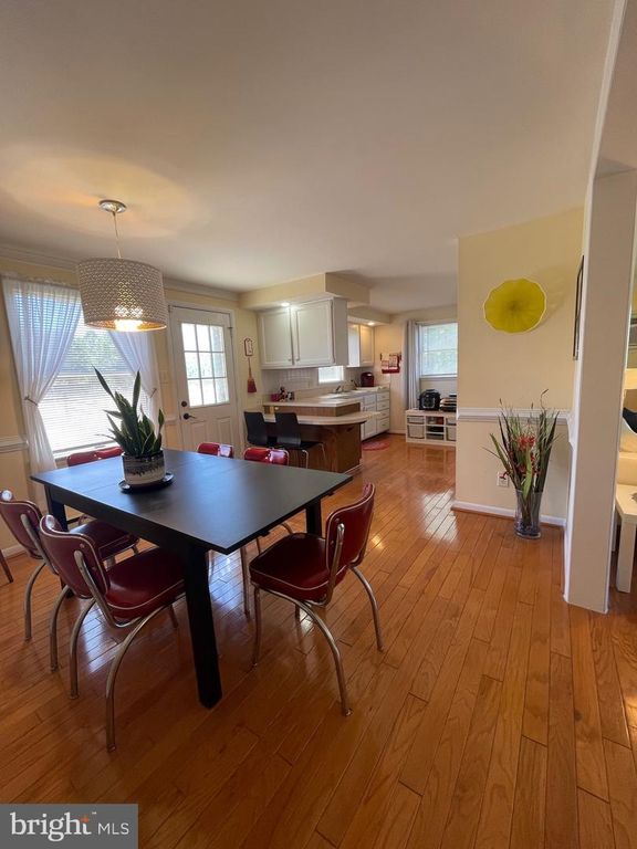 Image 5 of property listing at 99 EXETER CT, Shepherdstown, WV 25443