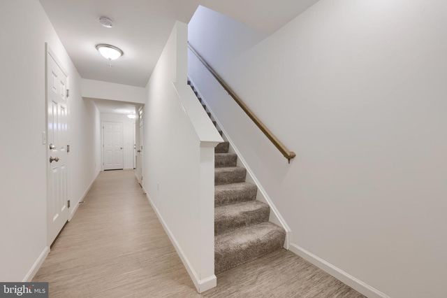 2421 ARTESIAN WAY, Lancaster, PA 17601