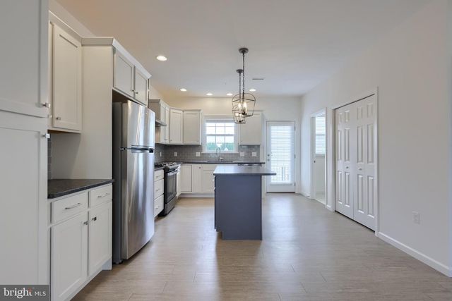 2421 ARTESIAN WAY, Lancaster, PA 17601