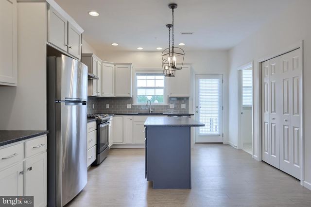 2421 ARTESIAN WAY, Lancaster, PA 17601