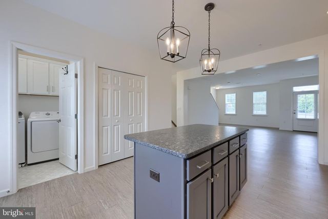 2421 ARTESIAN WAY, Lancaster, PA 17601