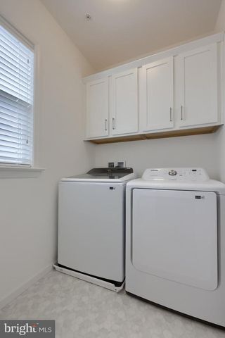 2421 ARTESIAN WAY, Lancaster, PA 17601