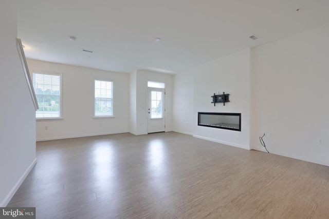 2421 ARTESIAN WAY, Lancaster, PA 17601