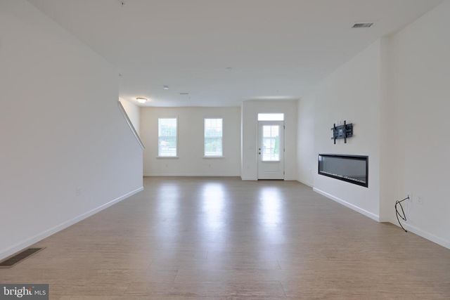 2421 ARTESIAN WAY, Lancaster, PA 17601