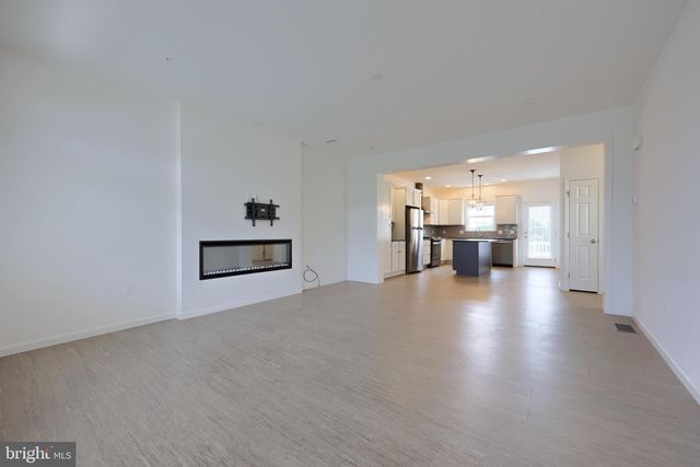 2421 ARTESIAN WAY, Lancaster, PA 17601