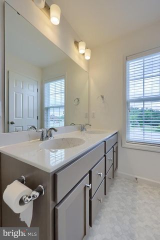 2421 ARTESIAN WAY, Lancaster, PA 17601