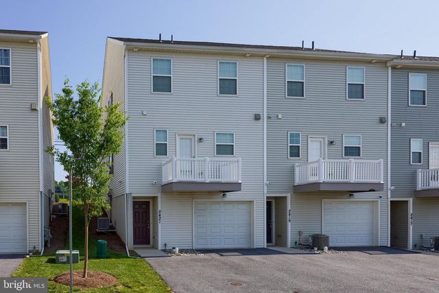 2421 ARTESIAN WAY, Lancaster, PA 17601