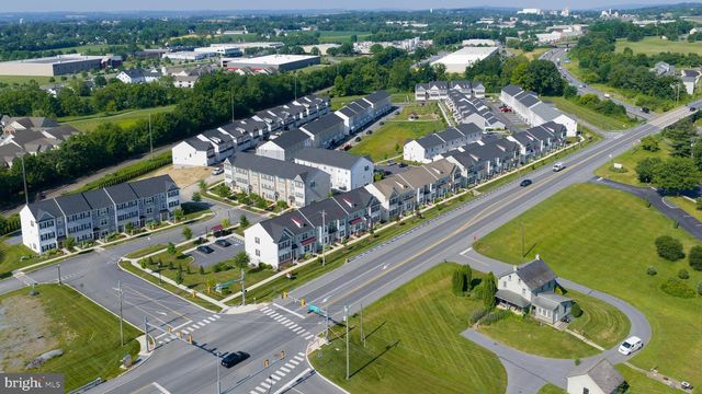 2421 ARTESIAN WAY, Lancaster, PA 17601