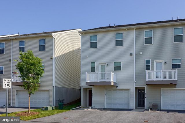 2421 ARTESIAN WAY, Lancaster, PA 17601