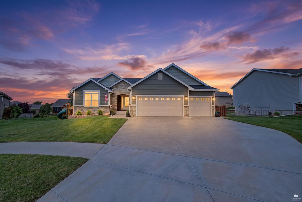 4750 Christine Circle, Manhattan, KS 66502