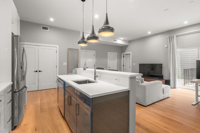60 Cross St E 328, Somerville, MA 02145