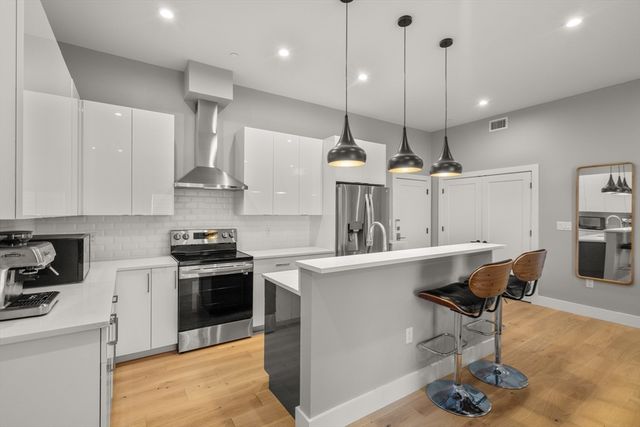 60 Cross St E 328, Somerville, MA 02145