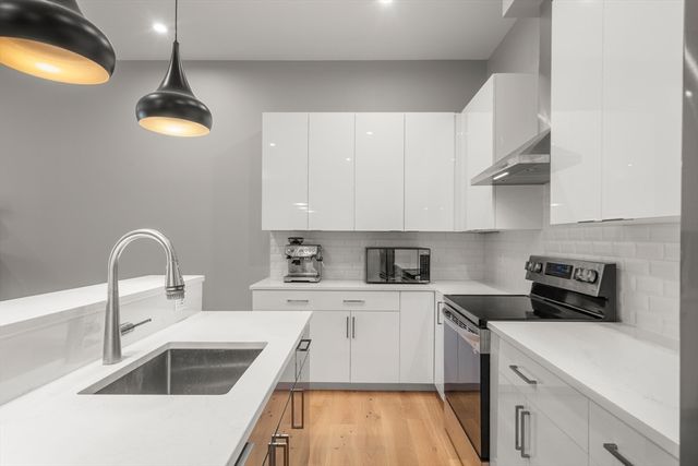 60 Cross St E 328, Somerville, MA 02145