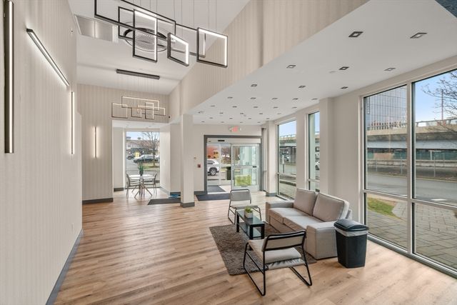 60 Cross St E 328, Somerville, MA 02145