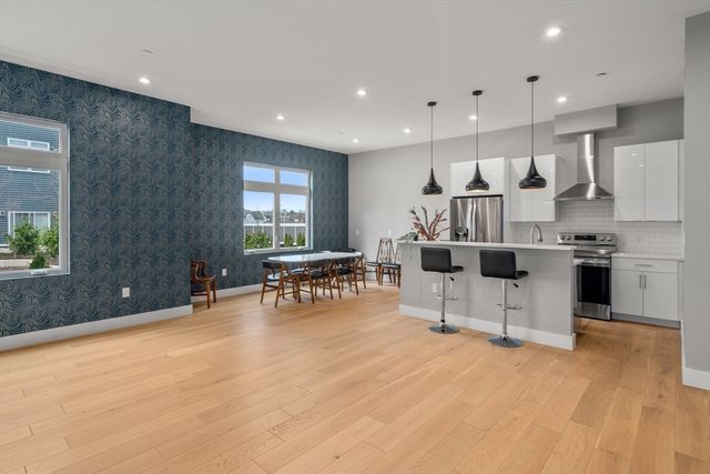 60 Cross St E 328, Somerville, MA 02145