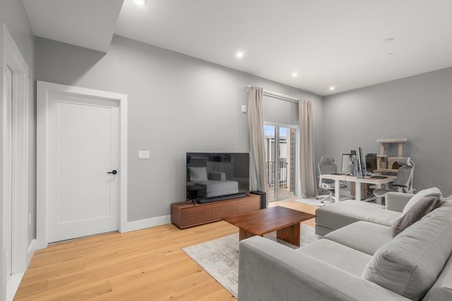 60 Cross St E 328, Somerville, MA 02145