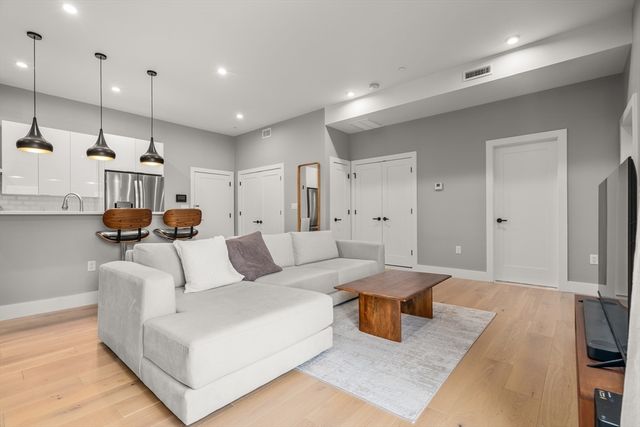 60 Cross St E 328, Somerville, MA 02145