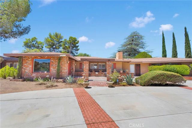 19955 Chickasaw Road, Apple Valley, CA 92307