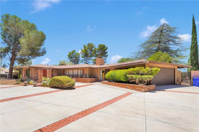 19955 Chickasaw Road, Apple Valley, CA 92307
