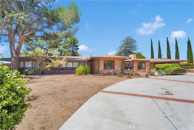 19955 Chickasaw Road, Apple Valley, CA 92307