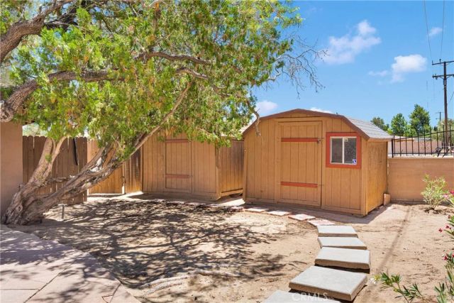 19955 Chickasaw Road, Apple Valley, CA 92307