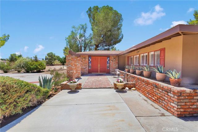 19955 Chickasaw Road, Apple Valley, CA 92307