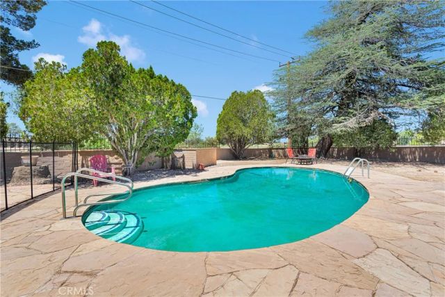 19955 Chickasaw Road, Apple Valley, CA 92307