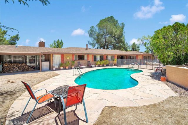 19955 Chickasaw Road, Apple Valley, CA 92307
