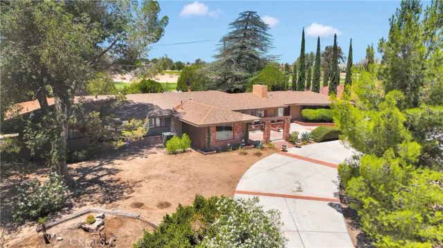 19955 Chickasaw Road, Apple Valley, CA 92307