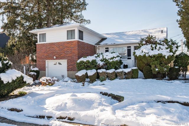 9 Walnut Place, Massapequa, NY 11758