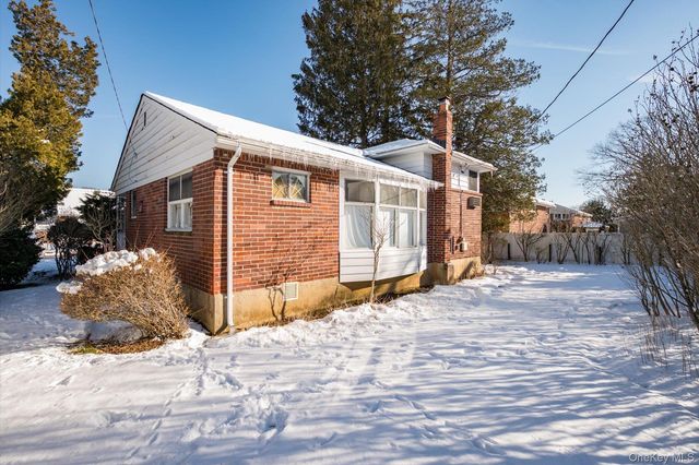 9 Walnut Place, Massapequa, NY 11758