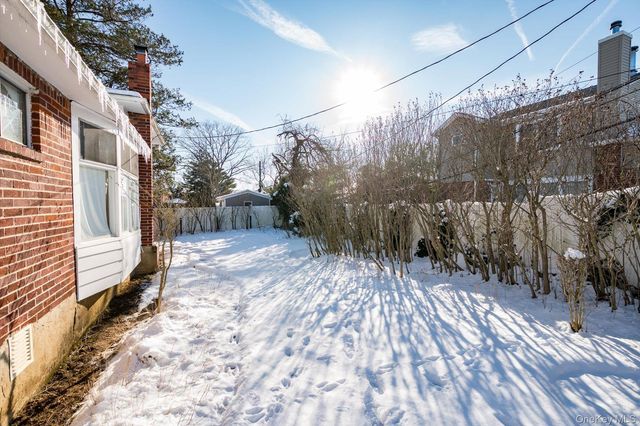 9 Walnut Place, Massapequa, NY 11758