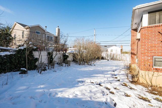 9 Walnut Place, Massapequa, NY 11758