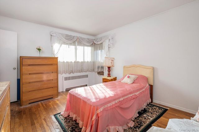 9 Walnut Place, Massapequa, NY 11758