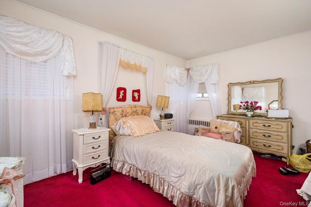 9 Walnut Place, Massapequa, NY 11758