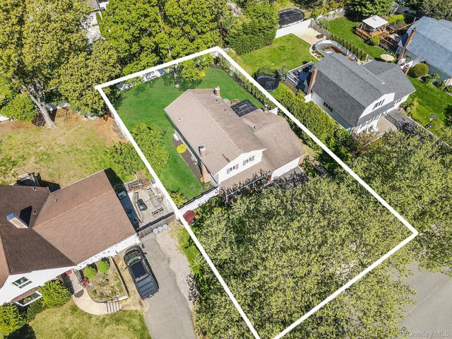 40 Boxwood Drive, Kings Park, NY 11754