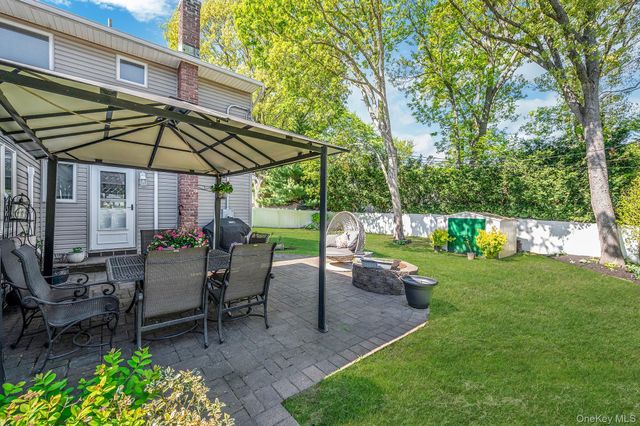 40 Boxwood Drive, Kings Park, NY 11754