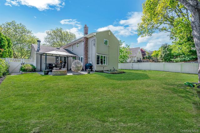 40 Boxwood Drive, Kings Park, NY 11754