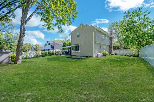 40 Boxwood Drive, Kings Park, NY 11754