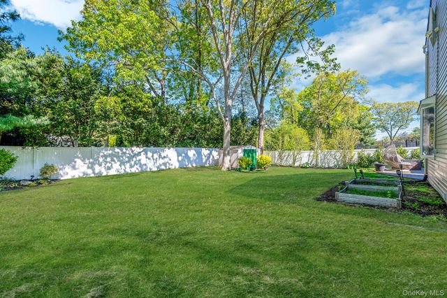 40 Boxwood Drive, Kings Park, NY 11754