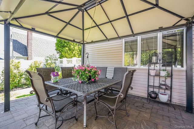 40 Boxwood Drive, Kings Park, NY 11754