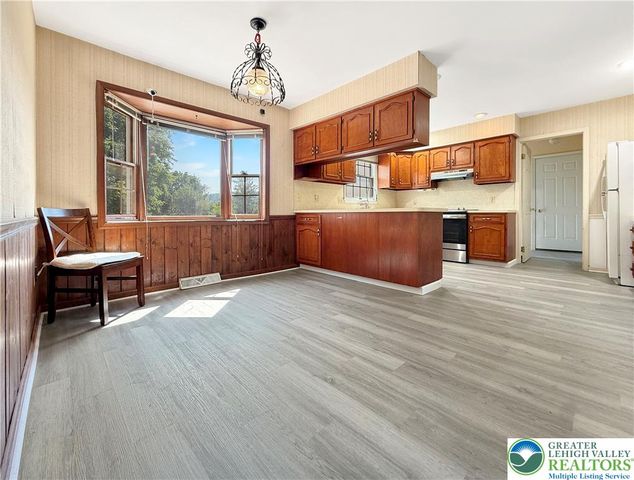 1929 Earls Court, Salisbury Twp, PA 18103