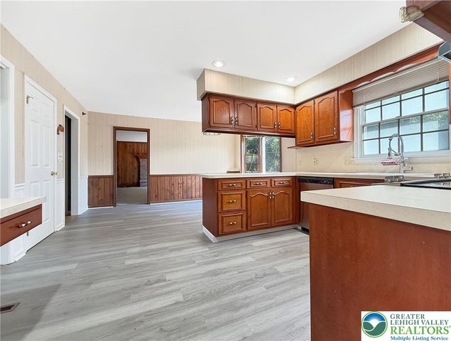 1929 Earls Court, Salisbury Twp, PA 18103