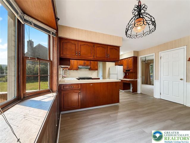 1929 Earls Court, Salisbury Twp, PA 18103