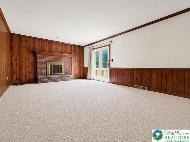 1929 Earls Court, Salisbury Twp, PA 18103