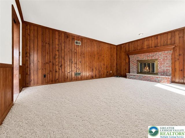 1929 Earls Court, Salisbury Twp, PA 18103